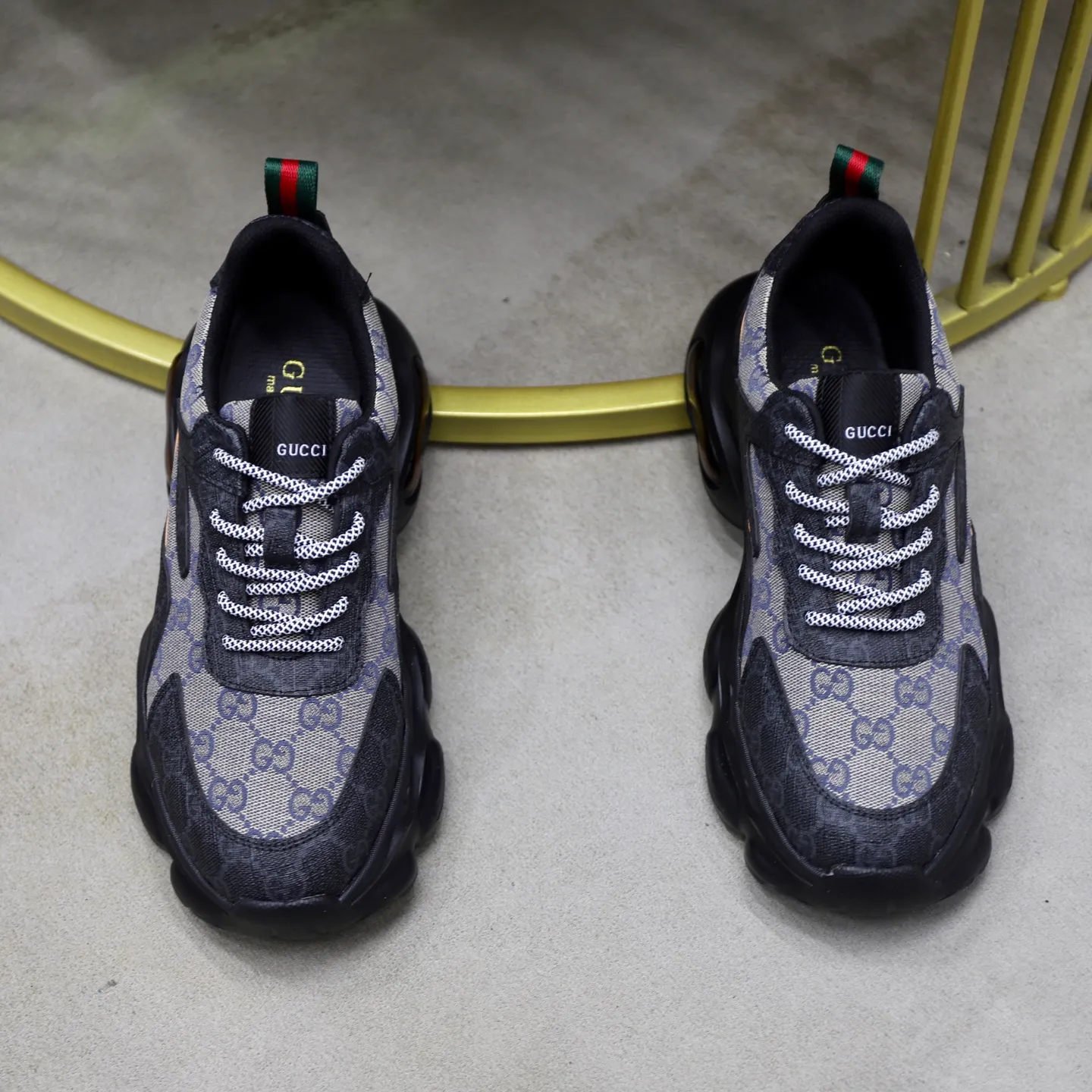 Ex-factory price: 462💰🙅‍♂️🙅‍♂️🙅‍♂️ Brand: Gucci GUCCi Standard code: 38-44 (45 customized) Grade: Same as the official website Material: Original cowhide material spliced with brand cloth Comfortable and breathable lining Lightweight and wear-resistant sports outsole Style category: Men's fashion casual shoes Running sports shoes Distinguished luxury brand elements Top luxury color: actual picture color